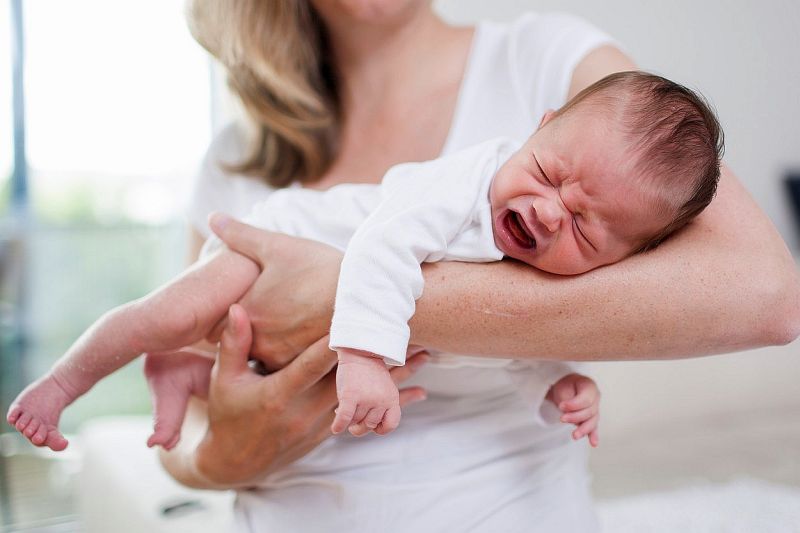 Cólica em recém-nascido: como aliviar, prevenir e quando é urgência